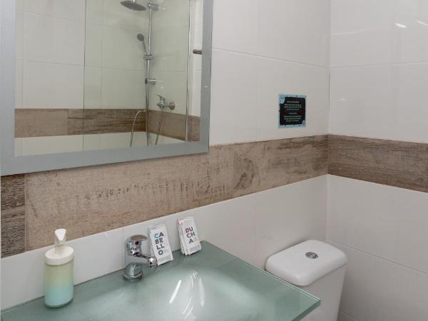 Easy Sants by Bossh! : photo 5 de la chambre chambre lits jumeaux avec salle de bains