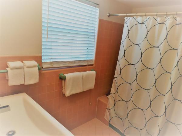 Manhattan Tower Apartment Hotel : photo 6 de la chambre appartement 1 chambre - vue sur piscine et cour - 203