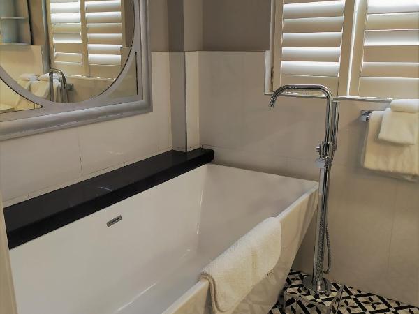 Manhattan Tower Apartment Hotel : photo 8 de la chambre appartement 2 chambres - vue sur eau et piscine - 208