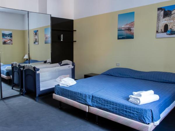 Hotel Britannia : photo 2 de la chambre chambre familiale avec salle de bains privative