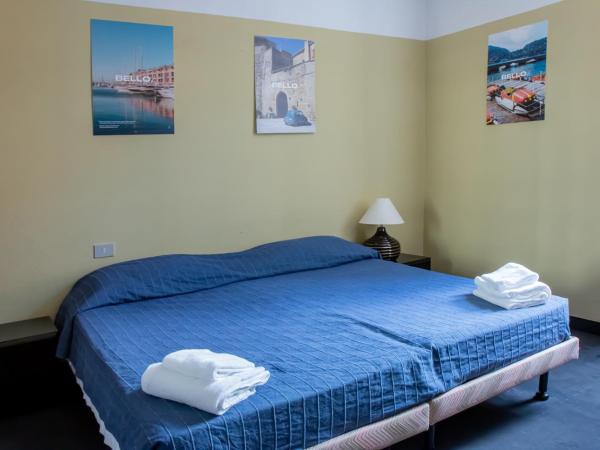 Hotel Britannia : photo 4 de la chambre chambre familiale avec salle de bains privative