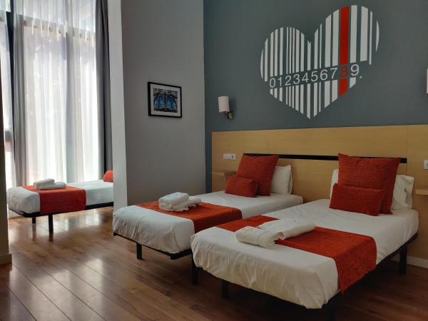 Hostal Live Natura Barcelona : photo 6 de la chambre chambre triple