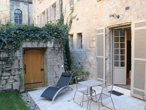 Le Porche de Sarlat : photo 2 de la chambre studio avec jardin priv - 6 cours des fontaines