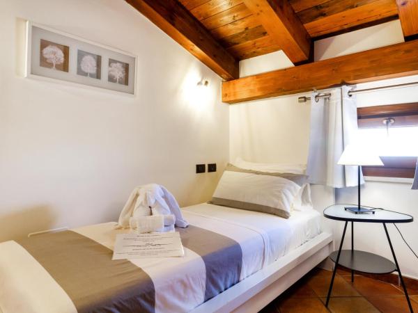 Terra&Mare B&B : photo 4 de la chambre chambre simple avec salle de bains