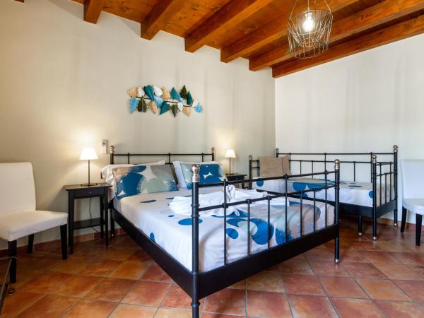 Terra&Mare B&B : photo 2 de la chambre chambre quadruple avec balcon