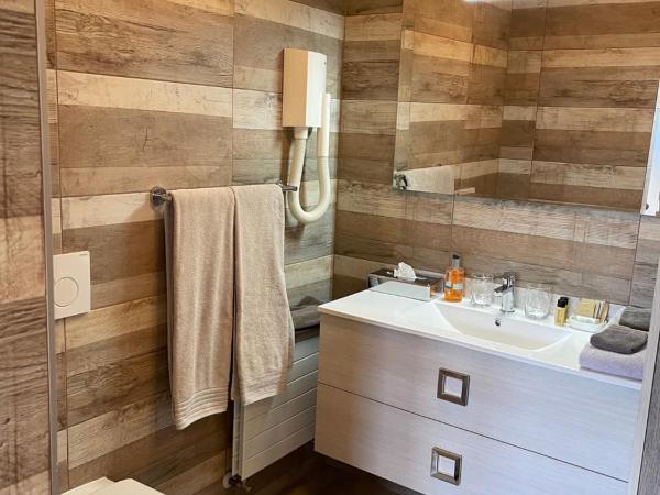 Boutique Hotel Albergo Brione : photo 5 de la chambre chambre double supérieure avec terrasse