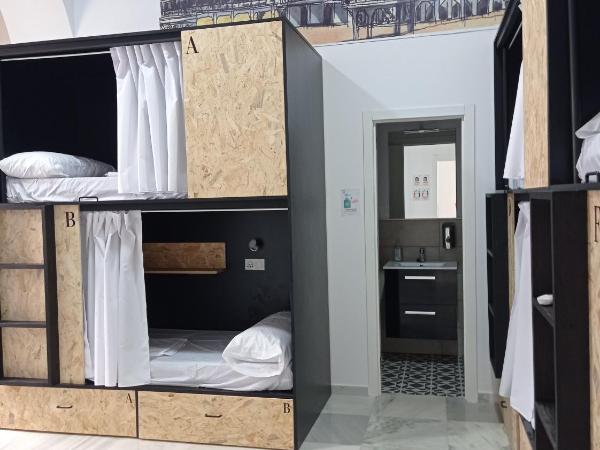 Planeta Cadiz Hostel : photo 10 de la chambre lit dans dortoir 6 lits