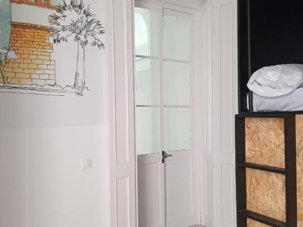 Planeta Cadiz Hostel : photo 5 de la chambre chambre familiale deluxe