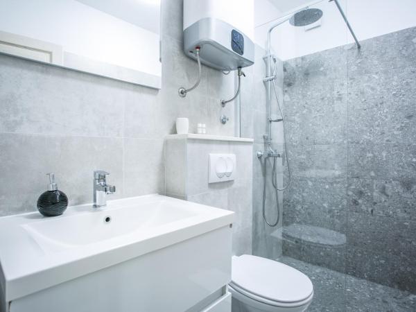 Garden Apartment Hotel : photo 8 de la chambre chambre double ou lits jumeaux supérieure avec terrasse