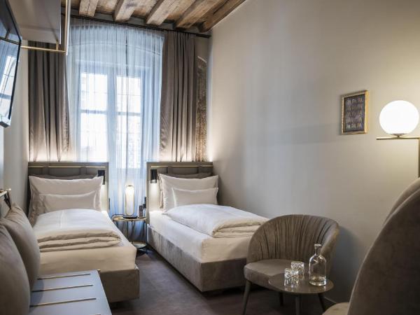 Altstadthotel Weisses Kreuz : photo 7 de la chambre chambre lits jumeaux