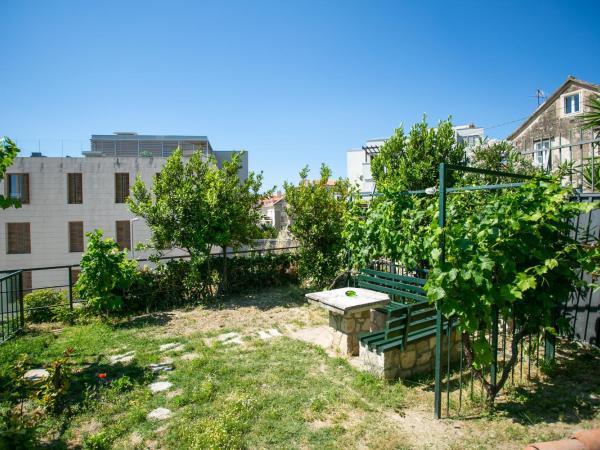 Garden Apartment Hotel : photo 1 de la chambre chambre double ou lits jumeaux