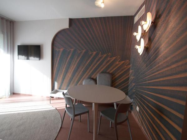 Demo Hotel Design Emotion : photo 8 de la chambre suite lit queen-size