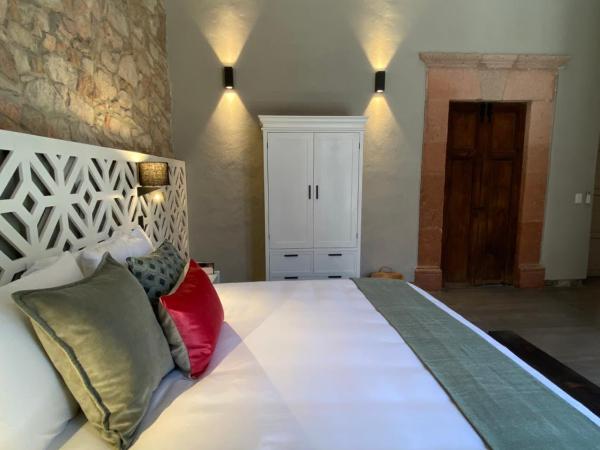 Hotel Casa Once : photo 9 de la chambre suite lit king-size