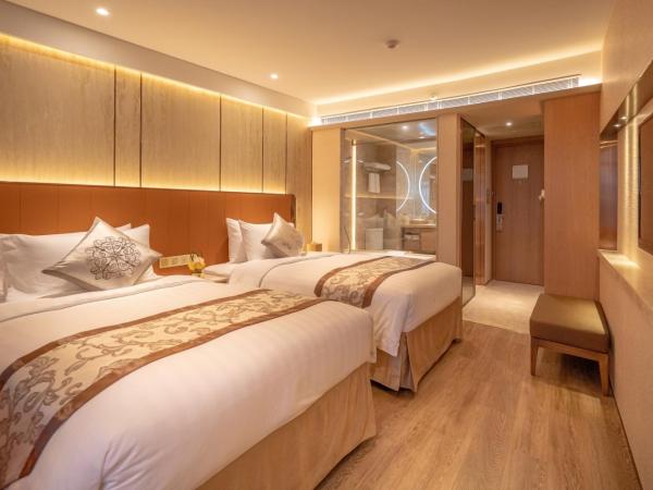 Hotel Golden Dragon : photo 3 de la chambre chambre lits jumeaux - vue sur port