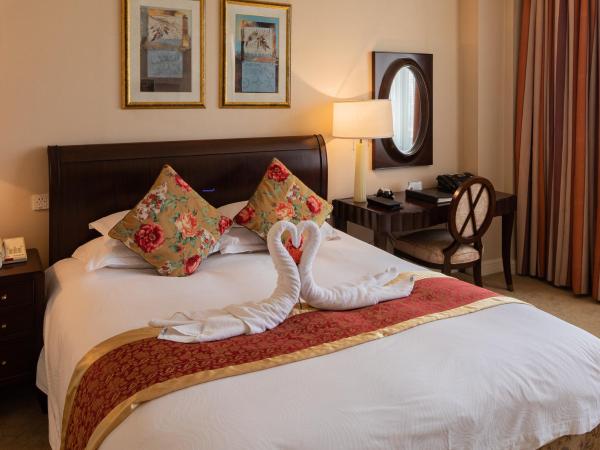 Broadway Mansions Hotel - Bund : photo 4 de la chambre chambre double ou lits jumeaux deluxe - vue sur ville 