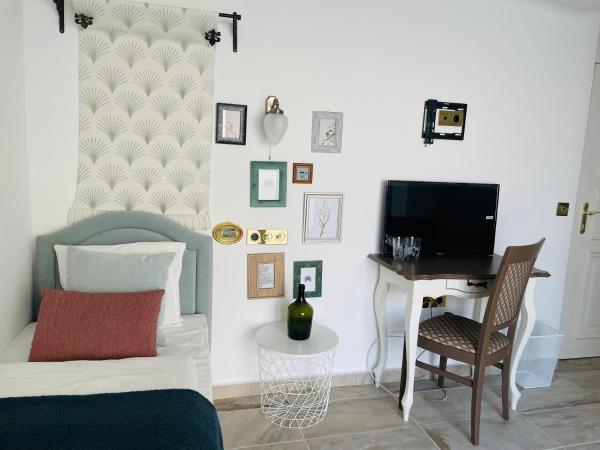 Villabaroque_Eger : photo 1 de la chambre chambre lits jumeaux pour personnes à mobilité réduite