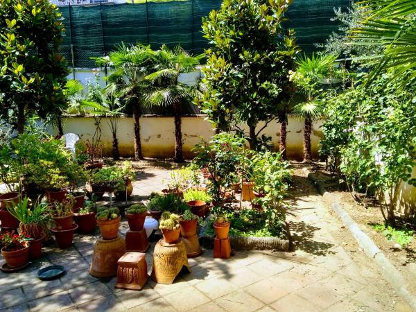 Baldovini Home Stay, Close to the city center : photo 3 de la chambre chambre double - vue sur jardin