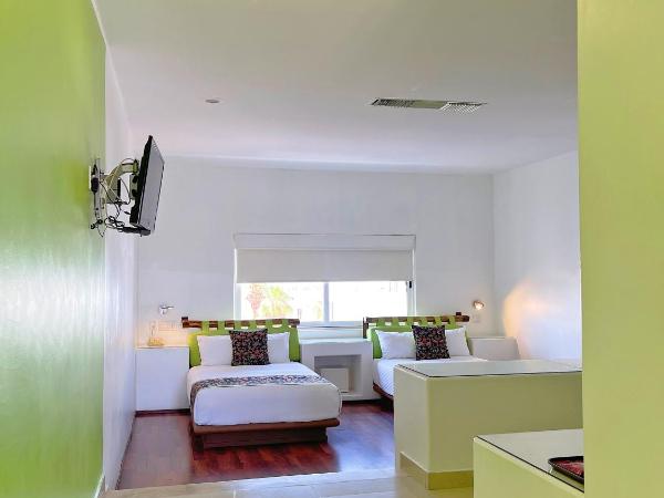 Seven Crown Express & Suites by Kavia : photo 2 de la chambre suite