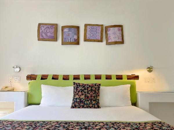 Seven Crown Express & Suites by Kavia : photo 6 de la chambre suite lit king-size