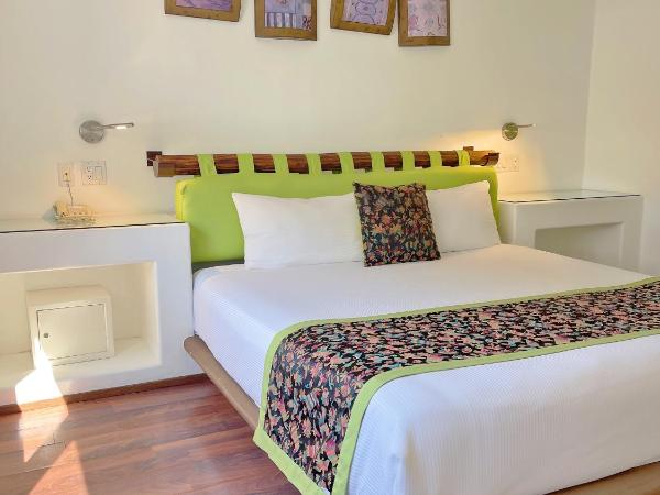 Seven Crown Express & Suites by Kavia : photo 4 de la chambre suite lit king-size