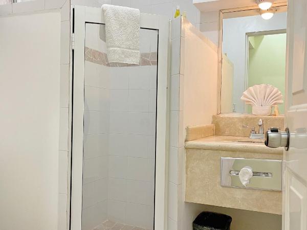 Seven Crown Express & Suites by Kavia : photo 4 de la chambre chambre standard lit queen-size