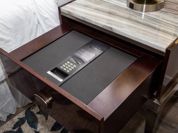 Modern, Luxurious and Prime location All in One : photo 10 de la chambre studio