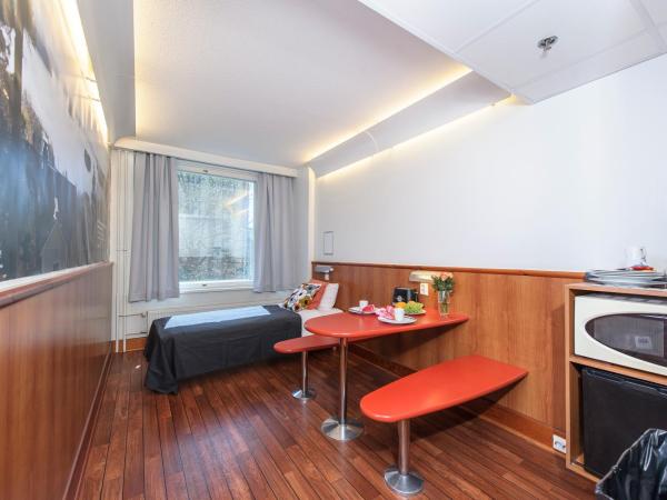 Forenom Aparthotel Tampere : photo 8 de la chambre chambre triple avec 3 lits simples