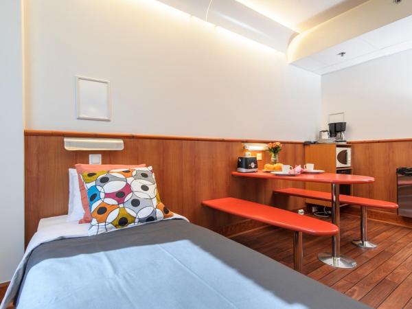 Forenom Aparthotel Tampere : photo 6 de la chambre chambre triple avec 3 lits simples