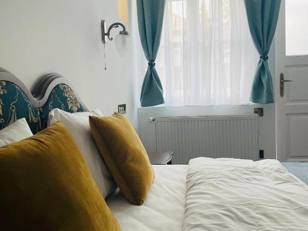 Villabaroque_Eger : photo 2 de la chambre chambre double