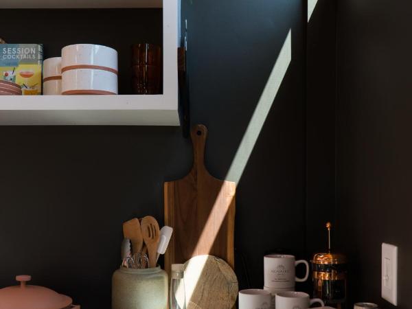 Ironwood Grove, Tiny House Hotel : photo 7 de la chambre studio avec balcon