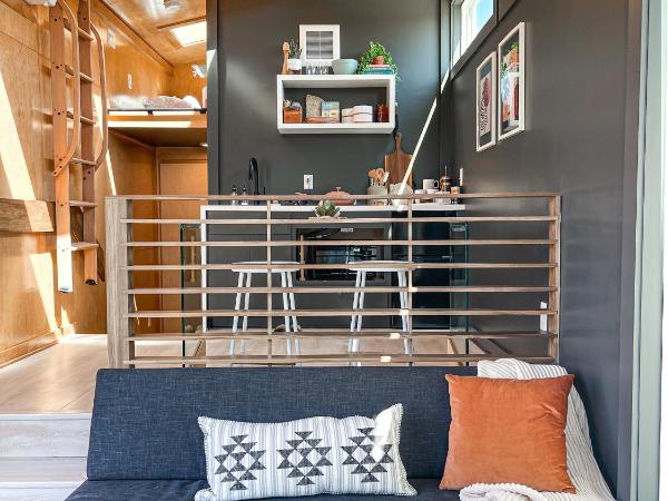 Ironwood Grove, Tiny House Hotel : photo 1 de la chambre studio avec balcon 