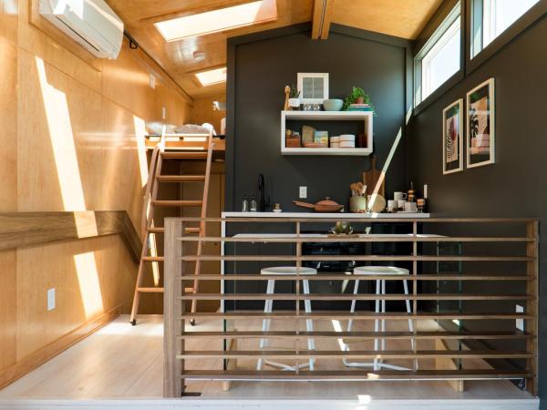 Ironwood Grove, Tiny House Hotel : photo 5 de la chambre studio avec balcon 