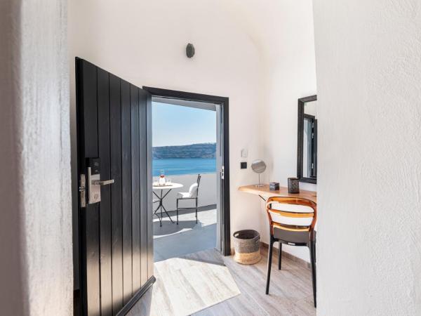 Pearl of Caldera Oia - Boutique Hotel by Pearl Hotel Collection : photo 2 de la chambre suite junior - vue sur caldeira