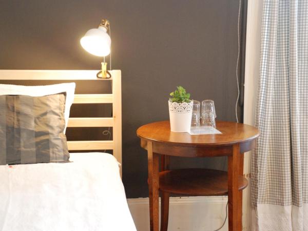 The Bed + Breakfast : photo 6 de la chambre chambre quadruple avec salle de bains commune