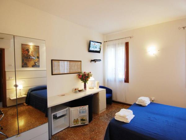 Santa Margherita Guest House : photo 2 de la chambre chambre double ou lits jumeaux