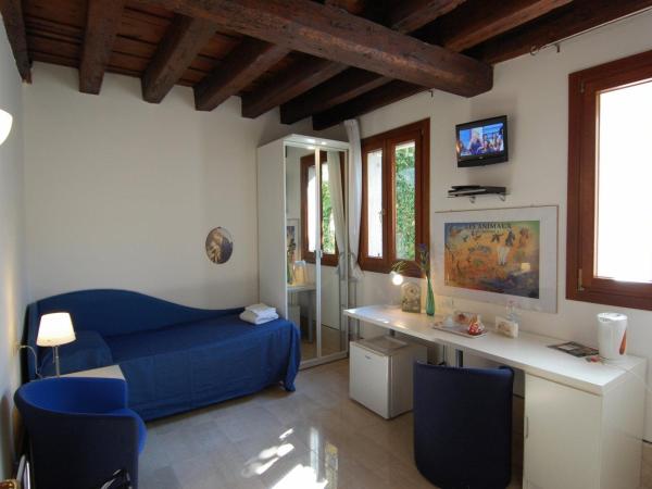 Santa Margherita Guest House : photo 1 de la chambre chambre simple