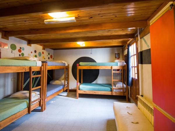 Bla Guest House : photo 2 de la chambre lit simple en dortoir avec salle de bains commune