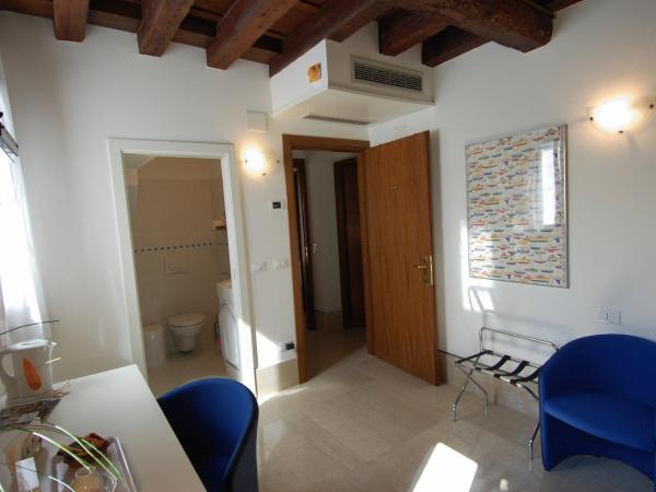 Santa Margherita Guest House : photo 2 de la chambre chambre simple