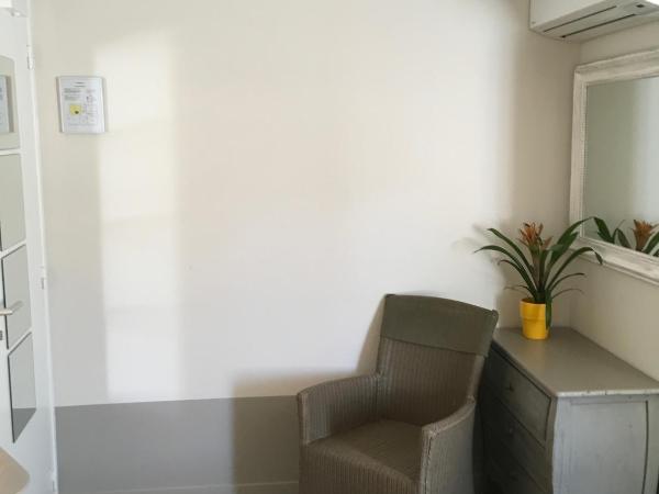 Hôtel L'Adresse : photo 9 de la chambre chambre double avec balcon