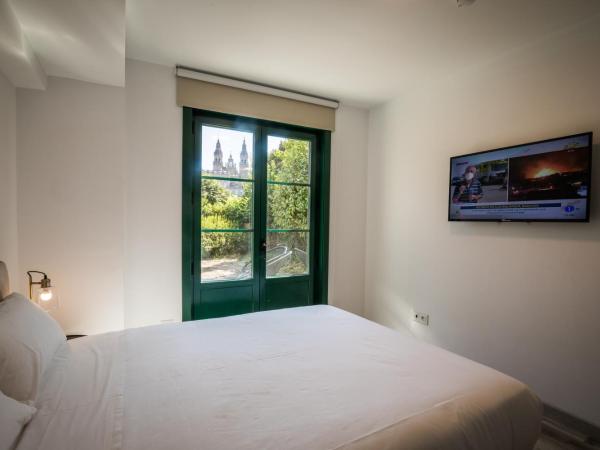 Hotel Pombal Rooms : photo 7 de la chambre chambre double ou lits jumeaux supérieure avec vue sur ville