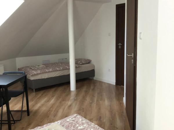 Villa 37b Bed and Breakfast : photo 1 de la chambre chambre triple avec salle de bains