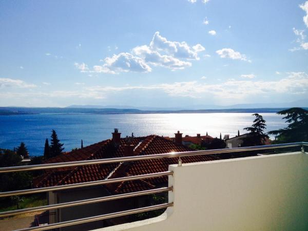 Guesthouse Villa Juric : photo 2 de la chambre studio avec balcon et vue sur la mer