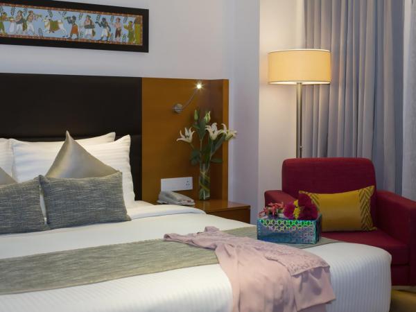 Mercure Hyderabad KCP Banjara Hills, An Accor Hotel : photo 3 de la chambre suite room,20% discount on food & soft beverages (except in room dining),20% discount on spa