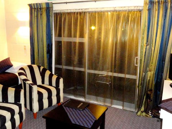 Aarburg Airport Motel : photo 1 de la chambre studio triple standard