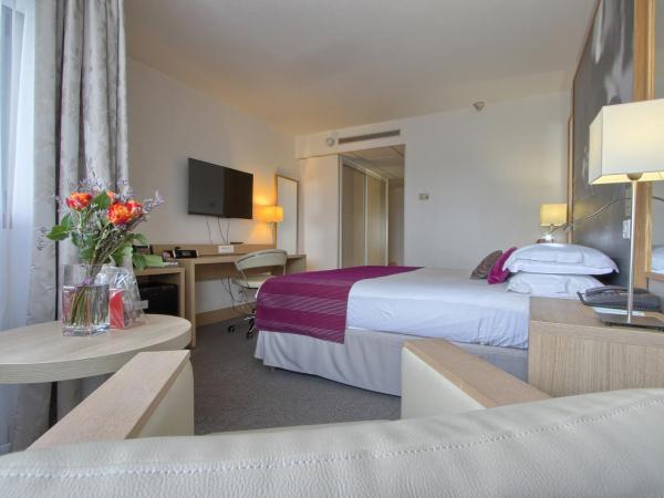 Mercure Paris 19 Philharmonie La Villette : photo 2 de la chambre suite avec 1 lit double et 1 canapé-lit