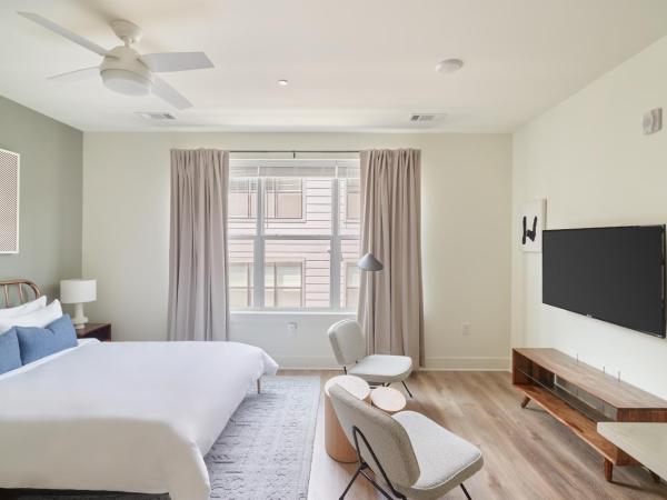 Sonder at LC SoBro : photo 1 de la chambre studio avec lit queen-size