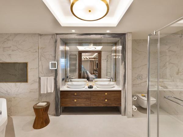 Elite World Grand Istanbul Küçükyalı : photo 4 de la chambre suite présidentielle lit king-size