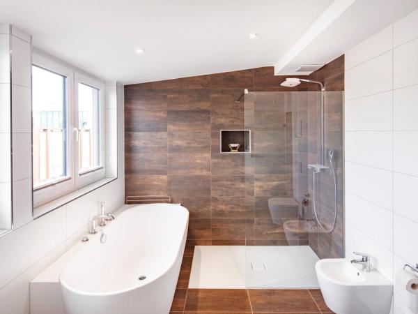 H23 Hotel Stuttgart : photo 2 de la chambre suite deluxe avec lit king-size