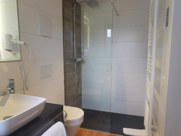 H23 Hotel Stuttgart : photo 6 de la chambre chambre double standard