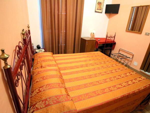 Hotel Italia : photo 7 de la chambre chambre double Économique